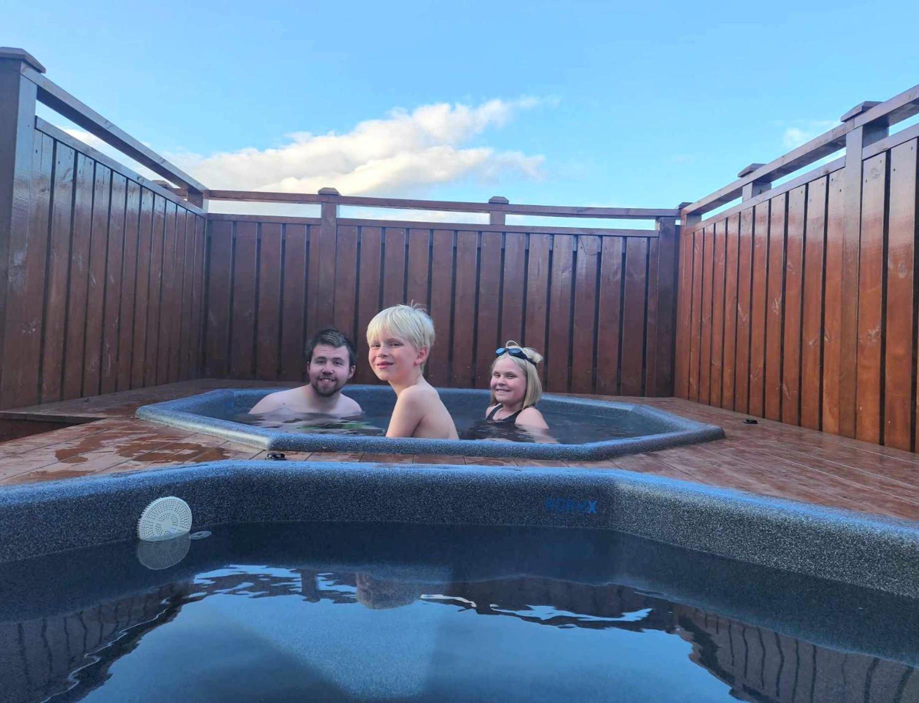 Ak Rentals, With Hot Tubs Akureyri Buitenkant foto